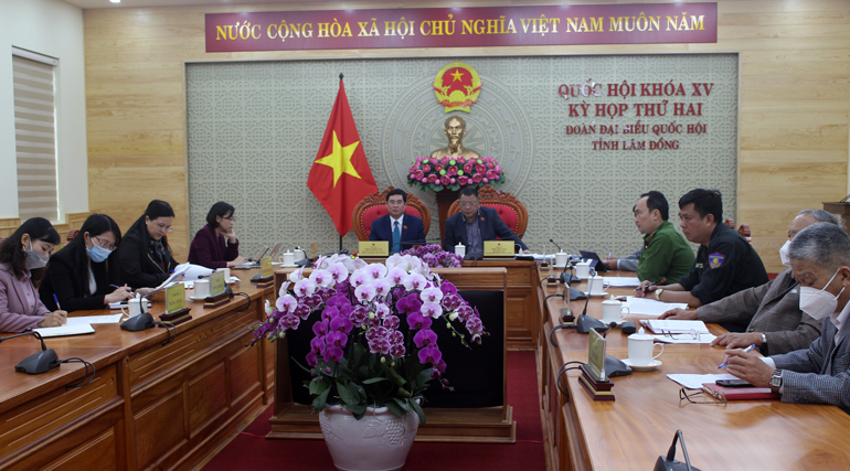 Các đại biểu tham dự phiên góp ý dự án Luật Cảnh sát cơ động tại điểm cầu trực tuyến Lâm Đồng