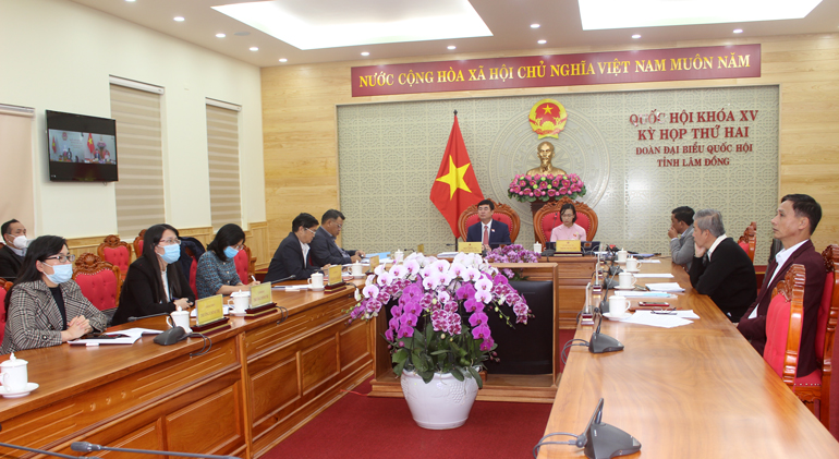 Các đại biểu tham dự phiên làm việc chiều 26/10 tại kỳ họp thứ hai, Quốc hội khóa XV tại điểm cầu Lâm Đồng
