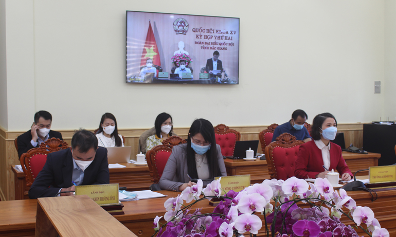 Các đại biểu tham dự kỳ họp thứ hai, Quốc hội khóa XV tại điểm cầu trực tuyến Lâm Đồng