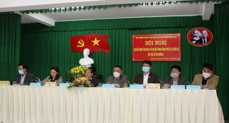 Các đại biểu HĐND tỉnh và TP Đà Lạt tiếp xúc cử tri trước kỳ họp cuối năm