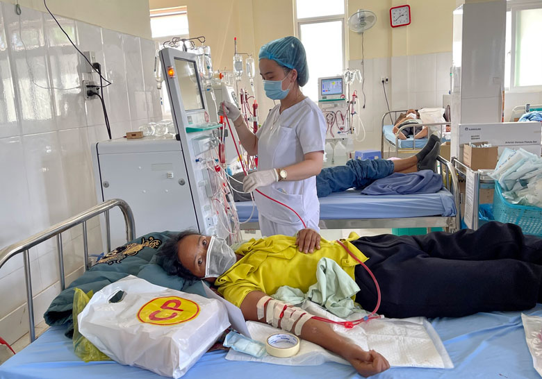 Bệnh nhân đang điều trị tại Khoa Lọc máu - Bệnh viện Đa khoa Lâm Đồng
