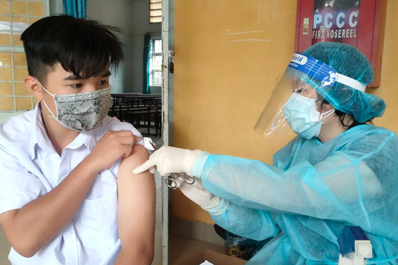 Tiêm vắc xin cho học sinh từ đủ 12 tuổi đến dưới 16 tuổi 