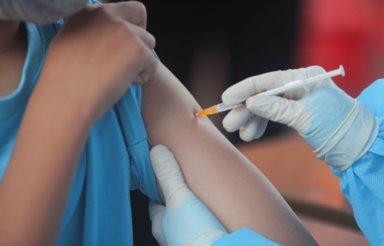 UBND tỉnh yêu cầu tổ chức tiêm ngay lượng vắc xin cho những đối tượng chưa hoặc tiêm chưa đủ liều trên địa bàn