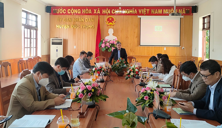 Đồng chí Nguyễn Văn Cường – Chủ tịch UBND huyện, Trưởng Cụm thi đua số 1 năm 2021 phát biểu tại hội nghị