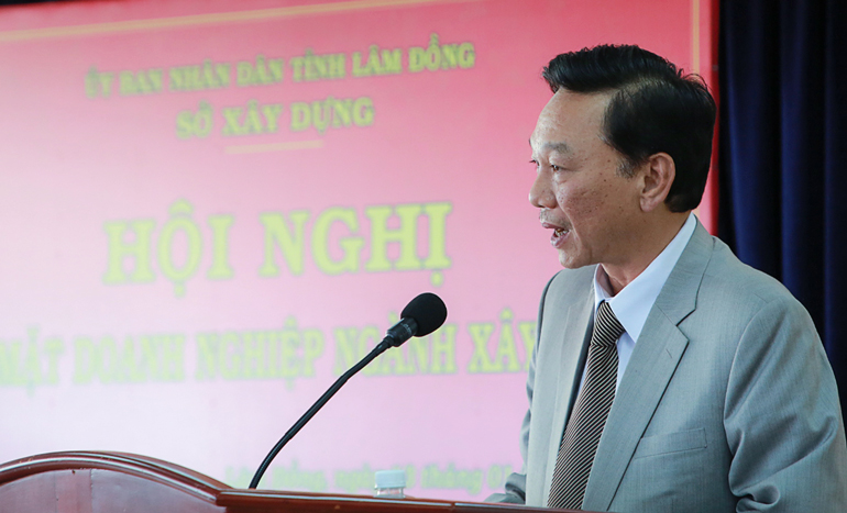 Ông Lê Quang Trung – Giám đốc Sở Xây dựng tỉnh Lâm Đồng phát biểu trao đổi tại hội nghị