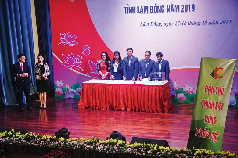 Một tiết mục tại Hội thi Tìm hiểu về CCHC của Lâm Đồng được sân khấu hóa trong năm 2019