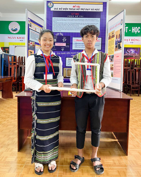 Học sinh dân tộc thiểu số huyện Lạc Dương tham dự Cuộc thi Khoa học kỹ thuật dành cho học sinh trung học