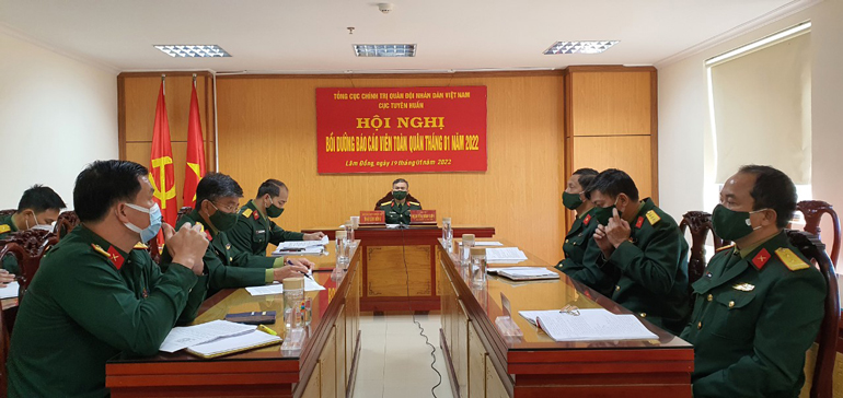 Đại tá Nguyễn Văn Sơn – Phó Chính uỷ Bộ Chỉ huy Quân sự tỉnh cùng các báo cáo viên trong Bộ Chỉ huy Quân sự tỉnh đã tham dự hội nghị tại điểm cầu Lâm Đồng
