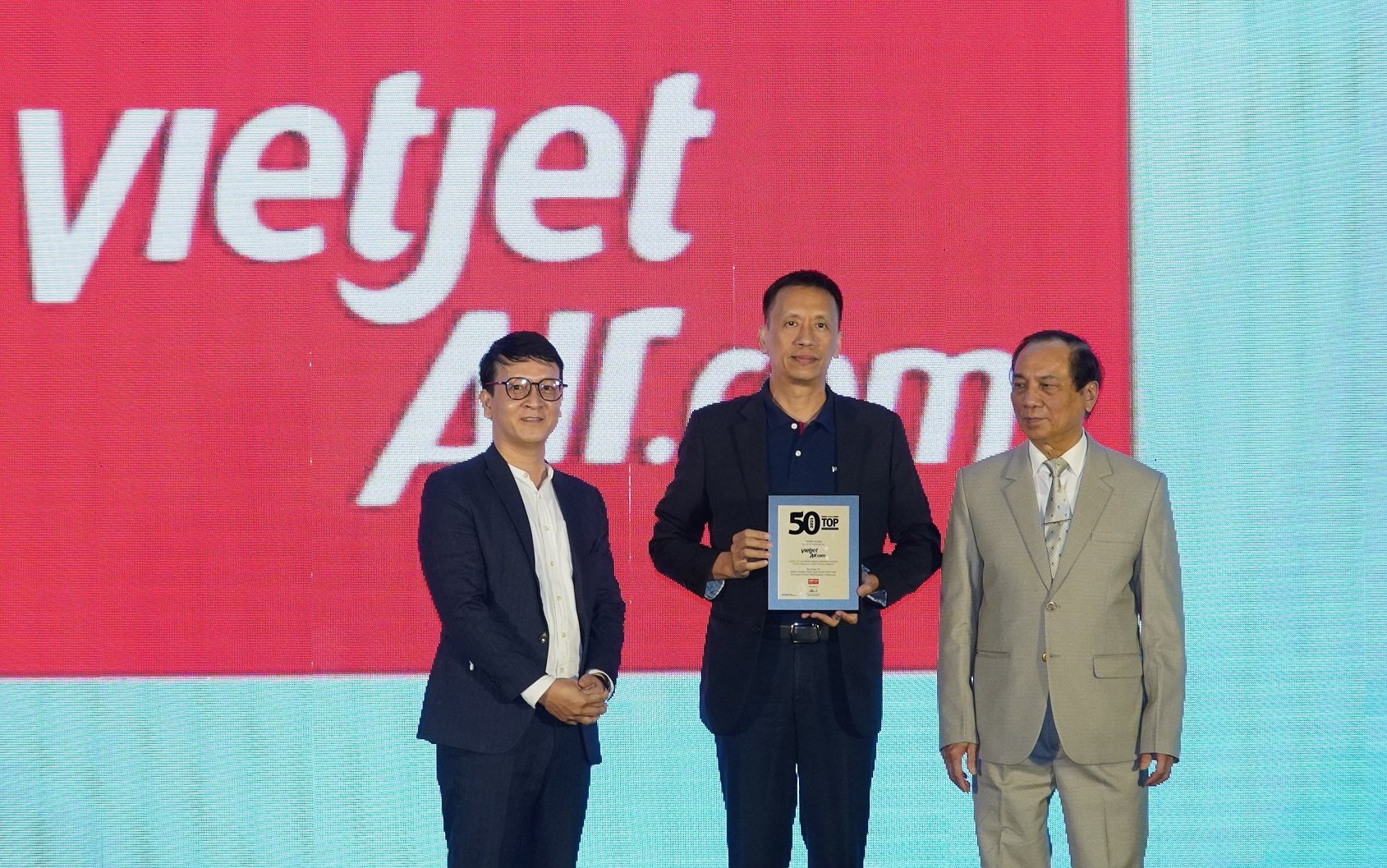  Bảng xếp hạng 50 Công ty kinh doanh hiệu quả nhất Việt Nam tôn vinh các công ty xứng đáng là niềm tự hào cho đất nước