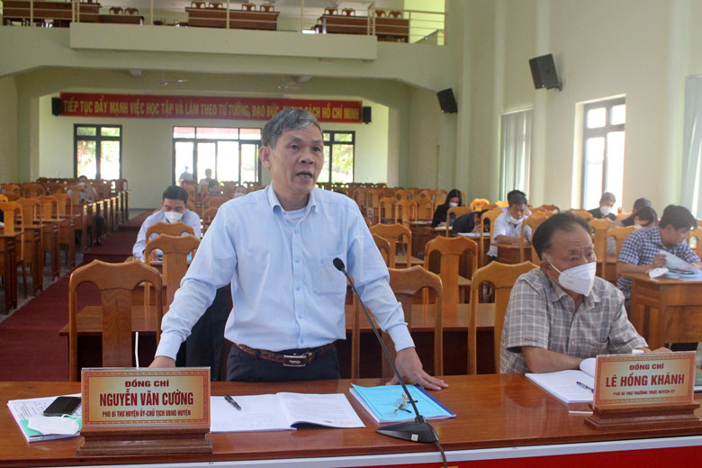 Đồng chí Nguyễn Văn Cường - Chủ tịch UBND huyện, phát biểu tại hội nghị.