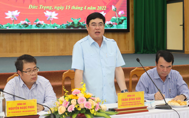 Đồng chí Trần Đình Văn - Phó Bí thư Thường trực Tỉnh ủy phát biểu chỉ đạo tại hội nghị