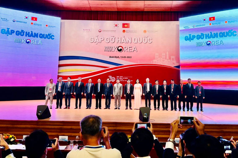 Lãnh đạo các địa phương tham dự các phiên trong Hội nghị “Gặp gỡ Hàn Quốc 2022”
