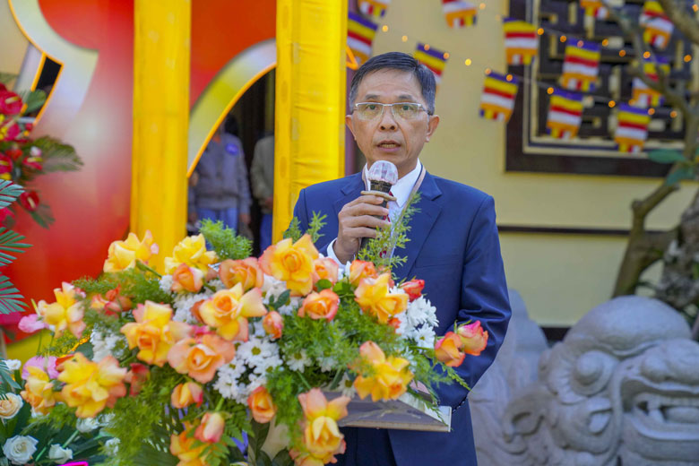 Ông Đặng Trí Dũng - Ủy viên Ban Thường vụ Tỉnh ủy – Phó Chủ tịch UBND tỉnh tham dự phát biểu chúc mừng Đại lễ Phật đản 2566