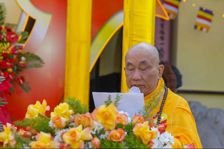 Hòa Thượng Thích Thanh Tân - Trưởng Ban Trị sự GHPG tỉnh đọc diễn văn khai mạc Đại lễ Phật đản Phật lịch 2566
