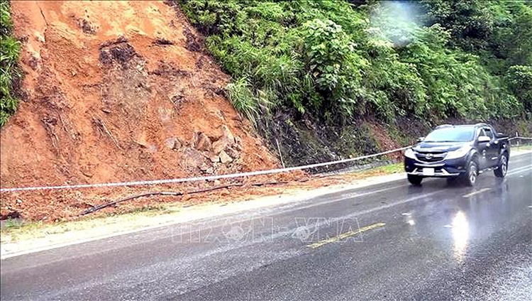 Khu vực xuất hiện vết nứt có nguy cơ sạt lở trên Quốc lộ 2, đoạn Tuyên Quang – Hà Giang