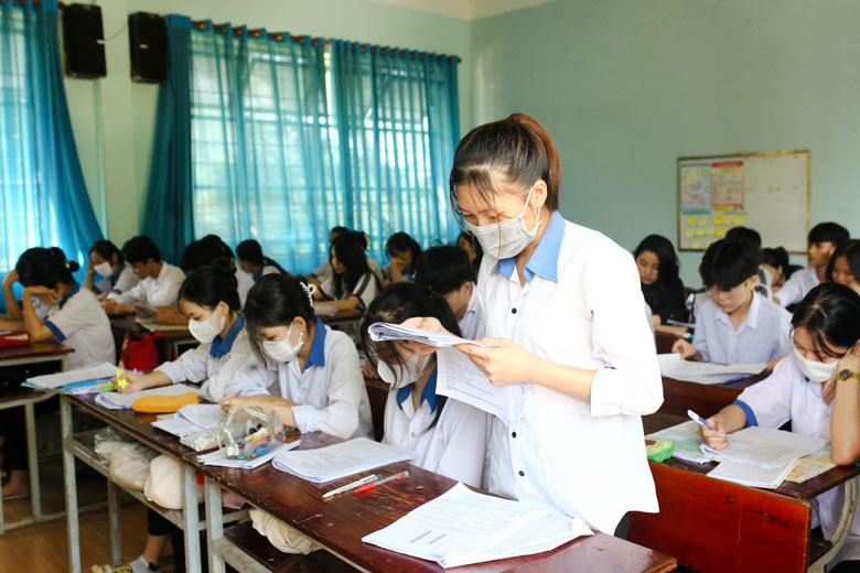 Trường THPT Quang Trung tiến hành ôn tập theo các đề thi thử minh họa trong phần ôn do Bộ Giáo dục và Đào tạo đề ra