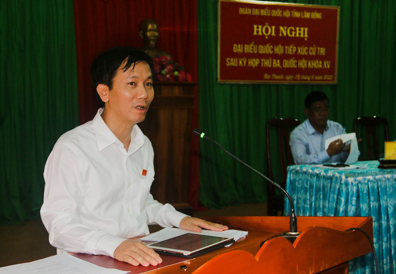 Ông Lâm Văn Đoan - Phó Chủ nhiệm Ủy ban Xã hội của Quốc hội tiếp thu, giải trình ý kiến của cử tri