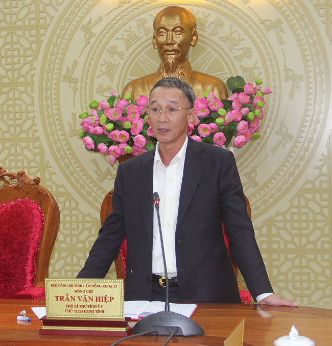 Chủ tịch UBND tỉnh Lâm Đồng Trần Văn Hiệp phát biểu tại buổi gặp mặt
