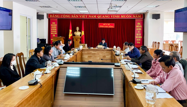 Ông Nguyễn Đức Thuận - Giám đốc Sở Y tế chủ trì hội nghị tại điểm cầu Lâm Đồng