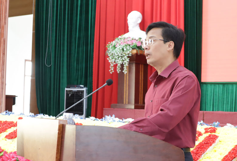 Đồng chí Đinh Văn Tuấn - Bí thư Huyện uỷ Di Linh phát biểu chỉ đạo tại hội nghị