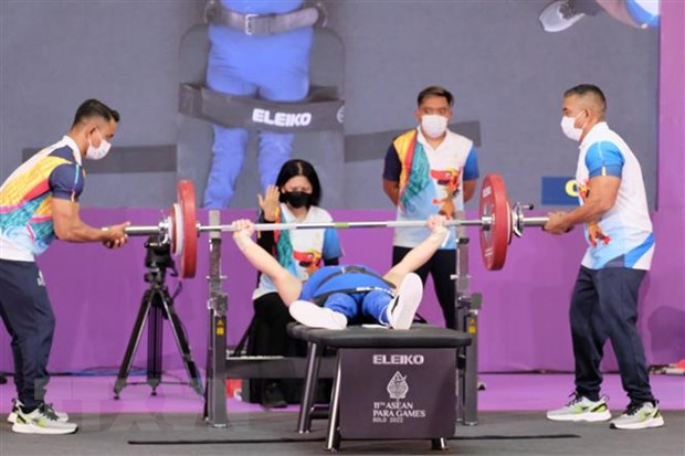 Nữ đô cử Đặng Thị Phương Linh tranh tài ở nội dung 50 kg