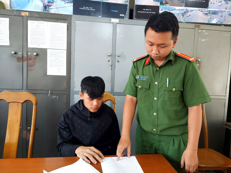 Nguyễn Duy Mạnh tại cơ quan cảnh sát điều tra