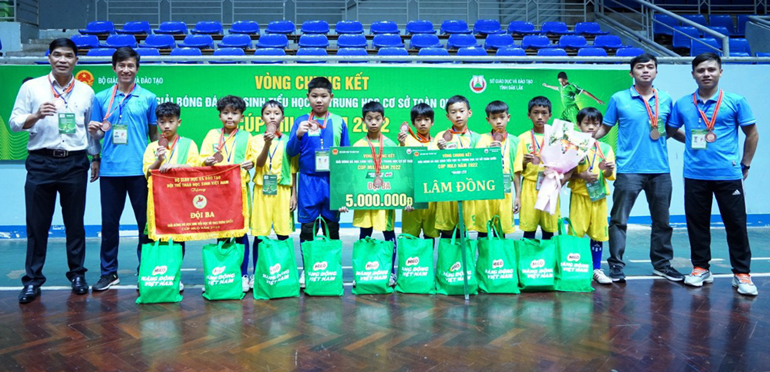 Lâm Đồng đoạt giải ba Giải Bóng đá học sinh tiểu học toàn quốc