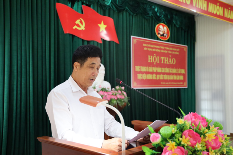 Ông Nguyễn Anh Tuấn - Bí thư Chi bộ Tổ dân phố 16, thị trấn Di Linh tham luận tại Hội thảo