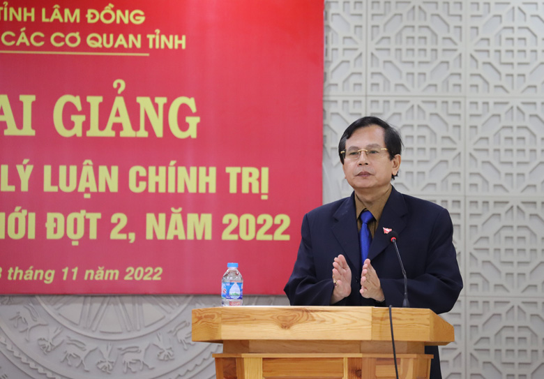 Đồng chí Phạm Thanh Quan - Bí thư Đảng uỷ Khối Các cơ quan tỉnh phát biểu tại lễ khai giảng