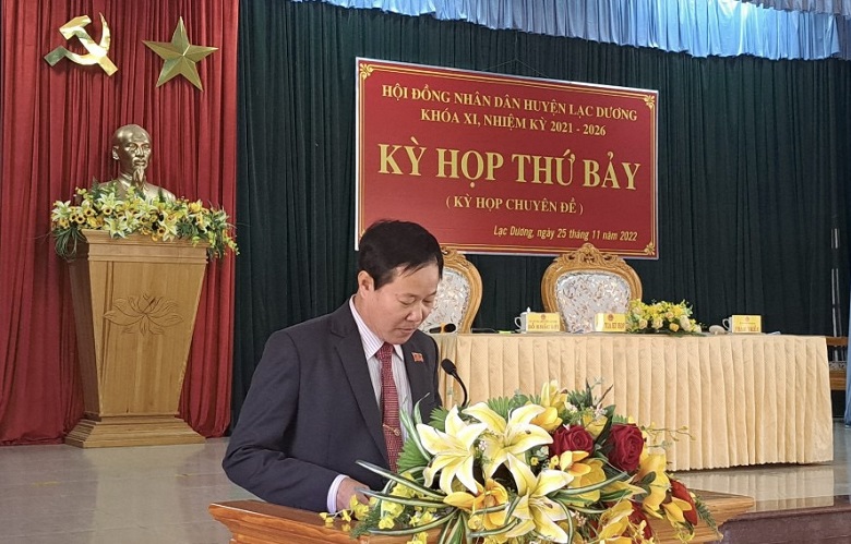 Đồng chí Phạm Triều - Bí thư Huyện ủy, Chủ tịch HĐND huyện Lạc Dương phát biểu khai mạc kỳ họp