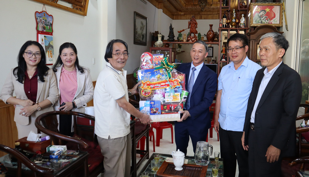 Chủ tịch UBND tỉnh Lâm Đồng Trần Văn Hiệp thăm, chúc tết tại Đức Trọng