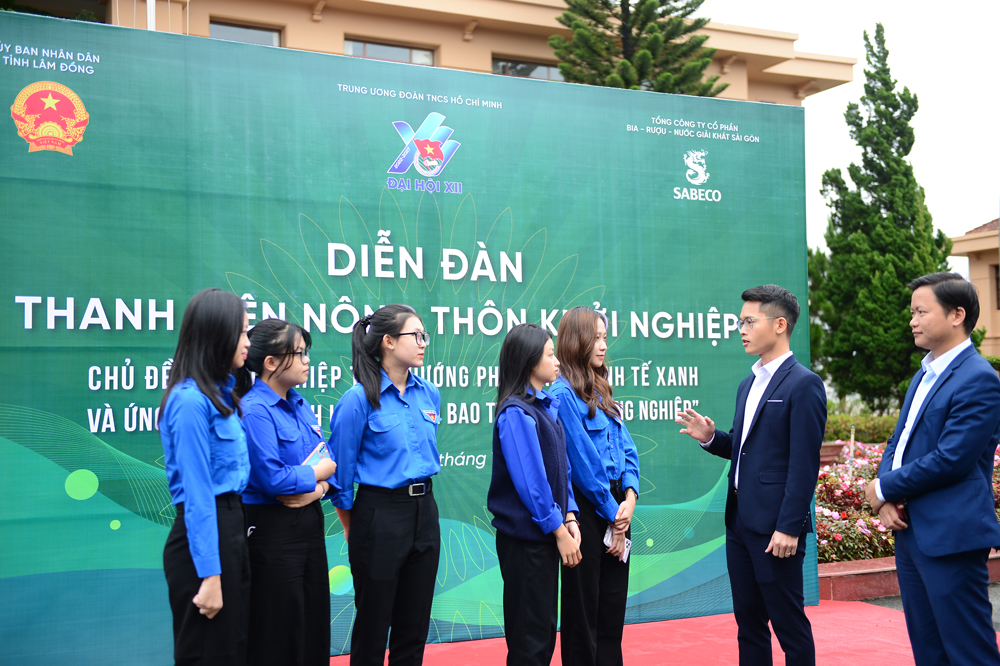 Các chuyên gia chia sẻ với ĐVTN Lâm Đồng về CĐS trong khuôn khổ Liên hoan Thanh niên nông thôn toàn quốc năm 2022 diễn ra tại TP Đà Lạt