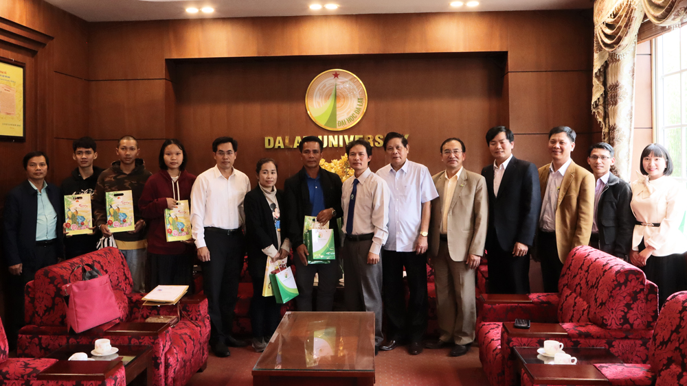 Trường Đại học Đà Lạt tiếp nhận 3 du học sinh Lào
