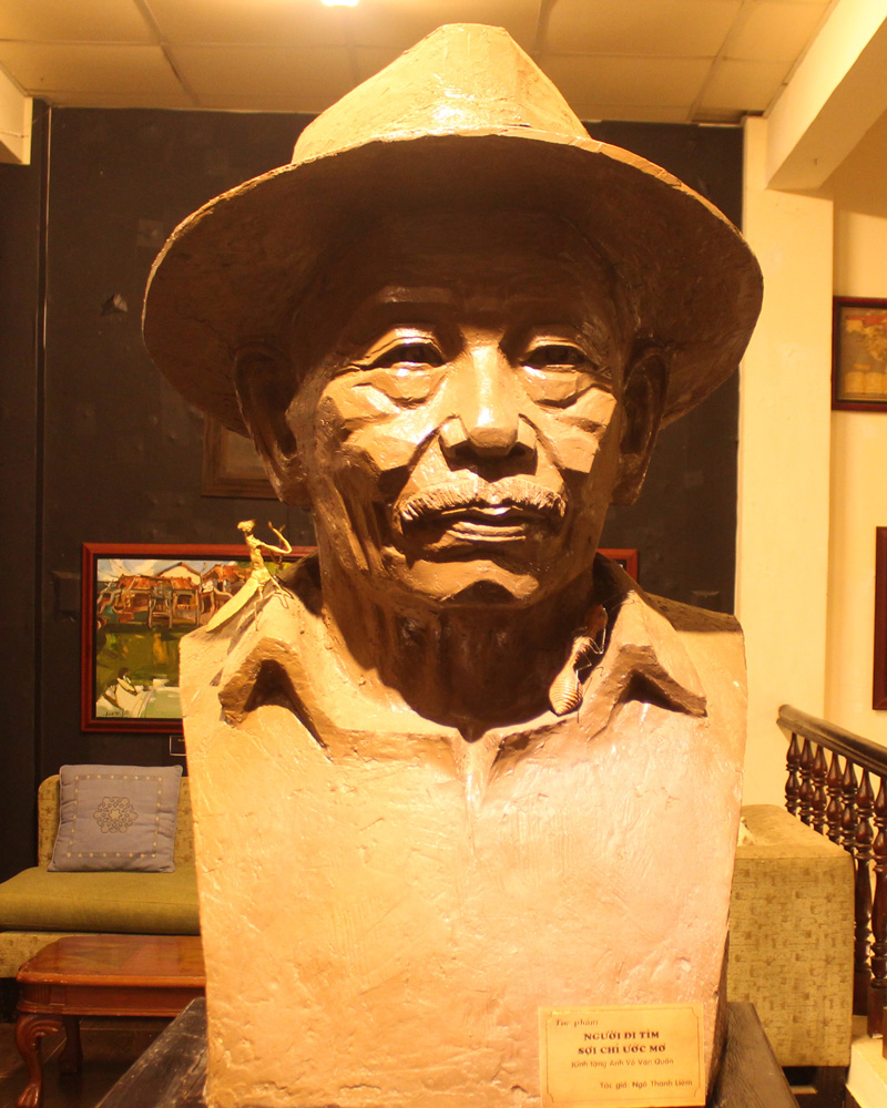 Tượng ông Võ Văn Quân, người sáng lập XQ Sử quán Đà Lạt, do nhà điêu khắc Ngô Thanh Liêm tạc