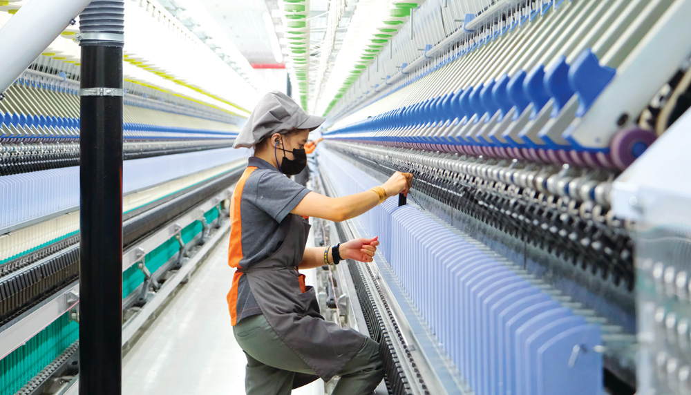 Mỗi dây chuyền sản xuất tại Công ty TNHH Sợi Đà Lạt chỉ cần 1 - 2 công nhân vận hành