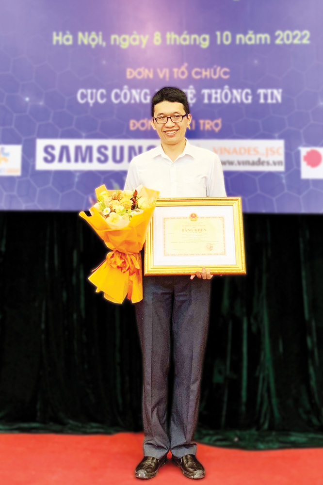 Thầy giáo Nguyễn Nhật Minh Đăng đoạt giải Nhất trong Cuộc thi Thiết kế bài giảng điện tử E-Learning cấp quốc gia năm 2021