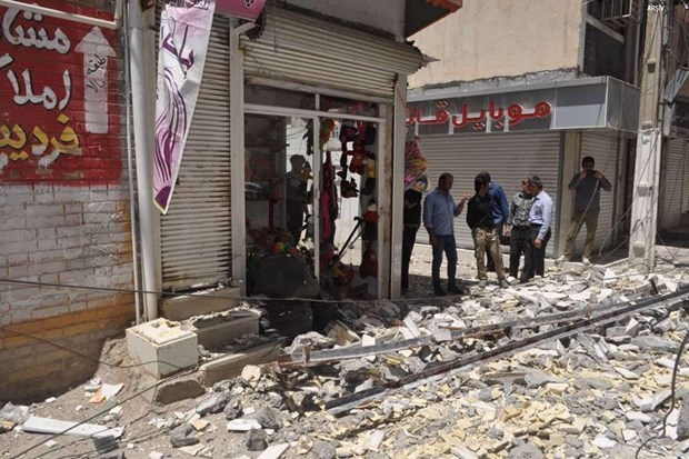 Nhà cửa bị hư hại sau trận động đất tại Iran