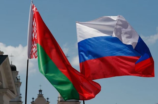 Quốc kỳ Belarus và quốc kỳ Nga