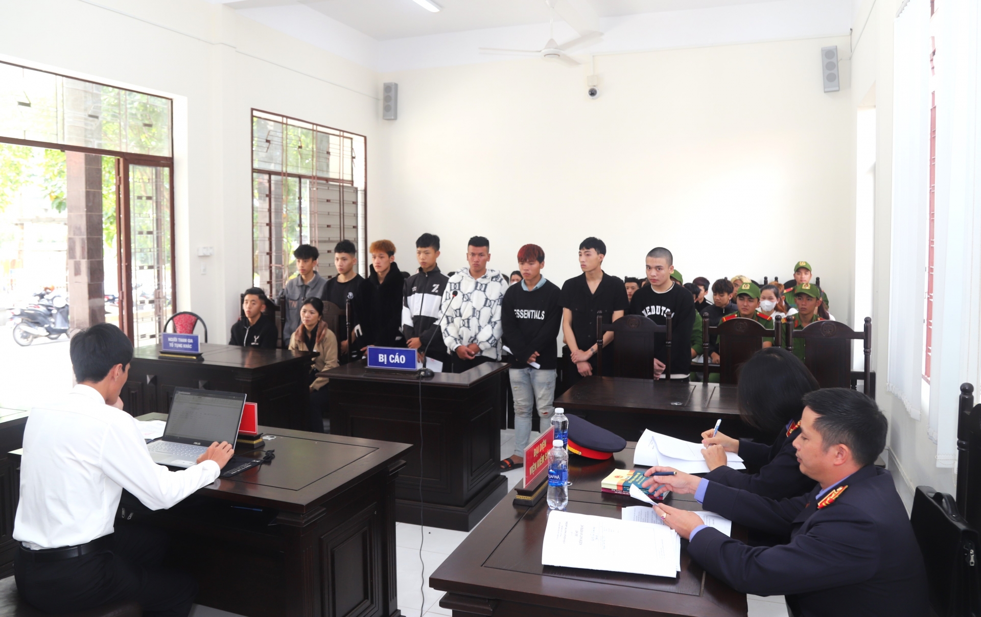 Bảo Lộc: Lôi kéo nhau tham gia hỗn chiến, 8 bị cáo lãnh án