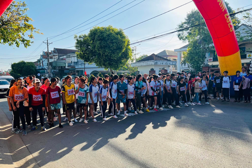 Đạ Tẻh: Hơn 300 vận động viên tham gia Giải Việt dã