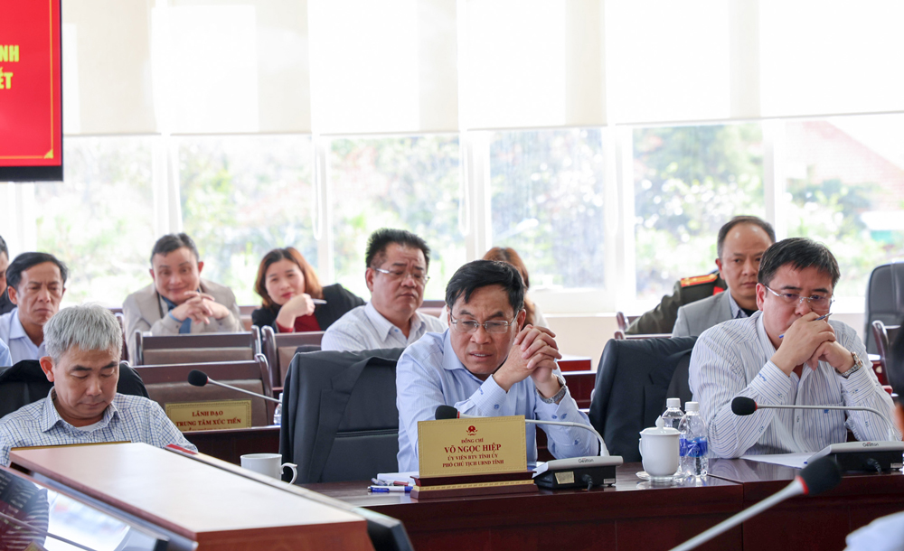 Phó Chủ tịch UBND tỉnh Võ Ngọc Hiệp đã tiếp và chỉ đạo giải quyết từng vấn đề của doanh nghiệp