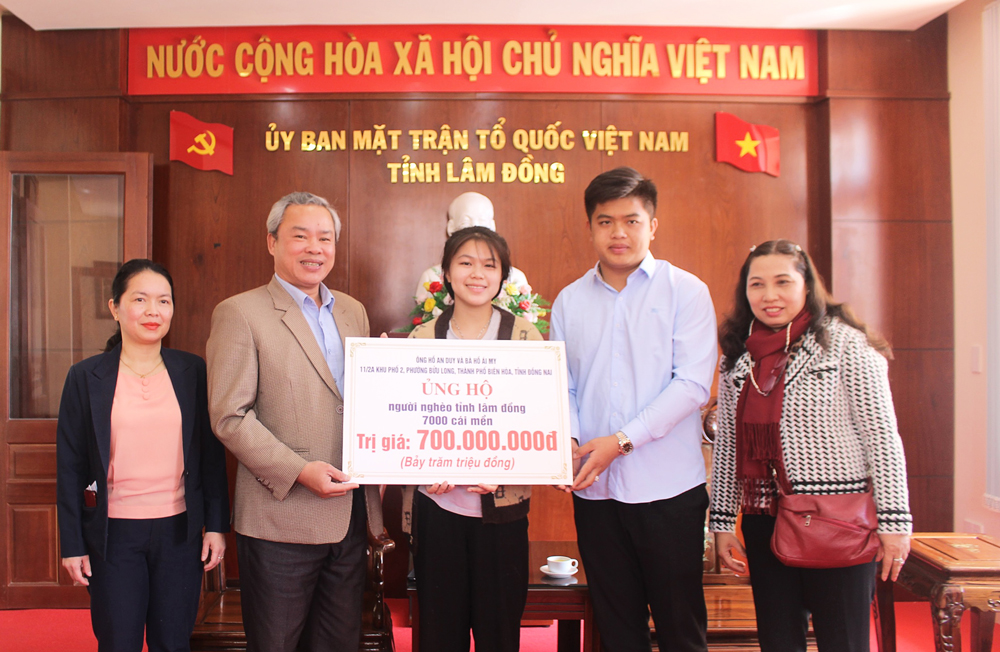 Tiếp nhận 7.000 chiếc mền ủng hộ người nghèo tỉnh Lâm Đồng