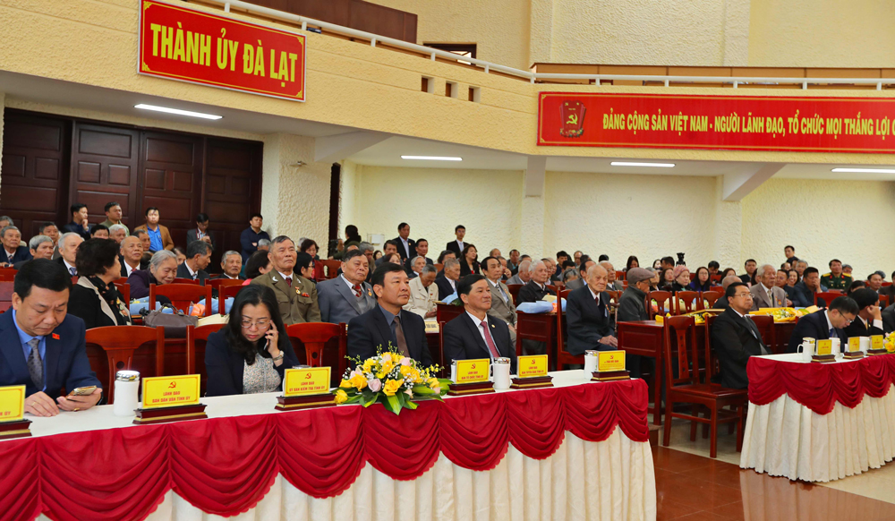 Lãnh đạo Tỉnh uỷ Lâm Đồng, Thành phố Đà Lạt dự và trao Huy hiệu Đảng cho 108 đảng viên Đảng bộ Thành phố Đà Lạt, nhân kỷ niệm 93 năm Ngày thành lập Đảng Cộng sản Việt Nam (3/2/1930 – 3/2/2023)