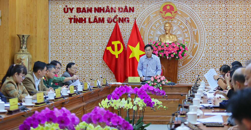 Phó Chủ tịch UBND tỉnh Lâm Đồng Võ Ngọc Hiệp phát biểu tại hội nghị