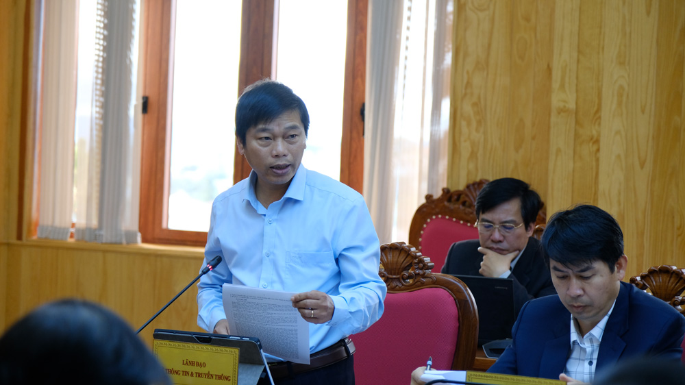  Đồng chí Huỳnh Minh Hải - Giám đốc Sở Thông tin và Truyền thông báo cáo kết quả thực hiện công tác chuyển đổi số năm 2022