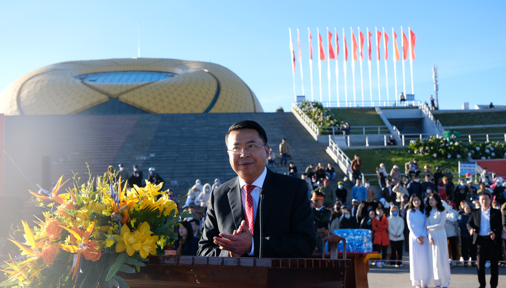 Đồng chí Tôn Thiện San - Chủ tịch UBND thành phố Đà Lạt, Chủ tịch hội đồng Nghĩa vụ quân sự thành phố phát biểu tại buổi lễ
