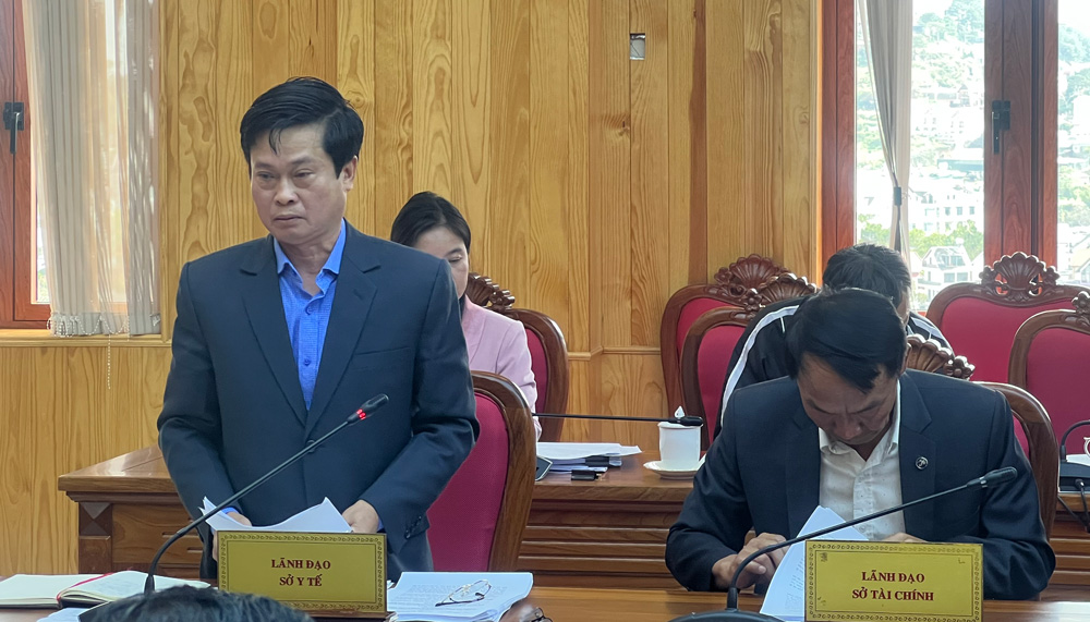 Bác sĩ Nguyễn Đức Thuận - Giám đốc Sở Y tế giải trình, làm rõ thêm một số nội dung đoàn giám sát nêu