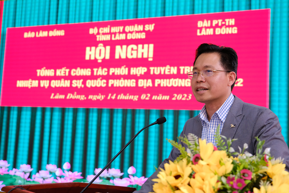 Đồng chí Trần Trung Hiếu - Phó Ban Thường trực Ban Tuyên giáo Tỉnh ủy phát biểu tại hội nghị