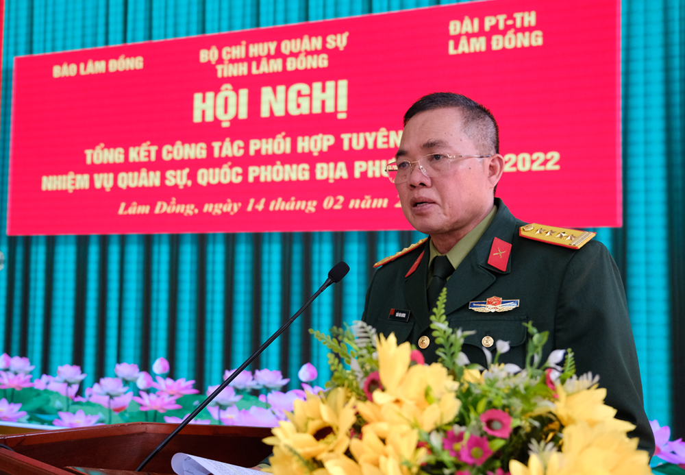 Đại tá Trần Văn Khương – Chính ủy Bộ CHQS tỉnh kết luận tại hội nghị