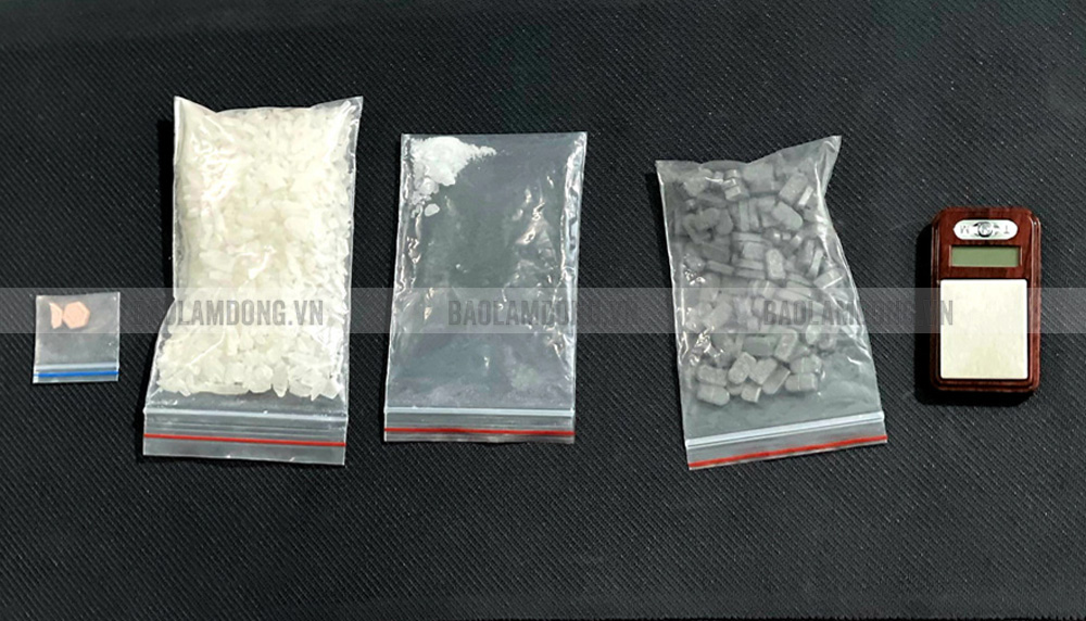 Cơ quan điều tra khám xét nơi ở của Hào và thu giữ thêm nhiều chất ma túy
